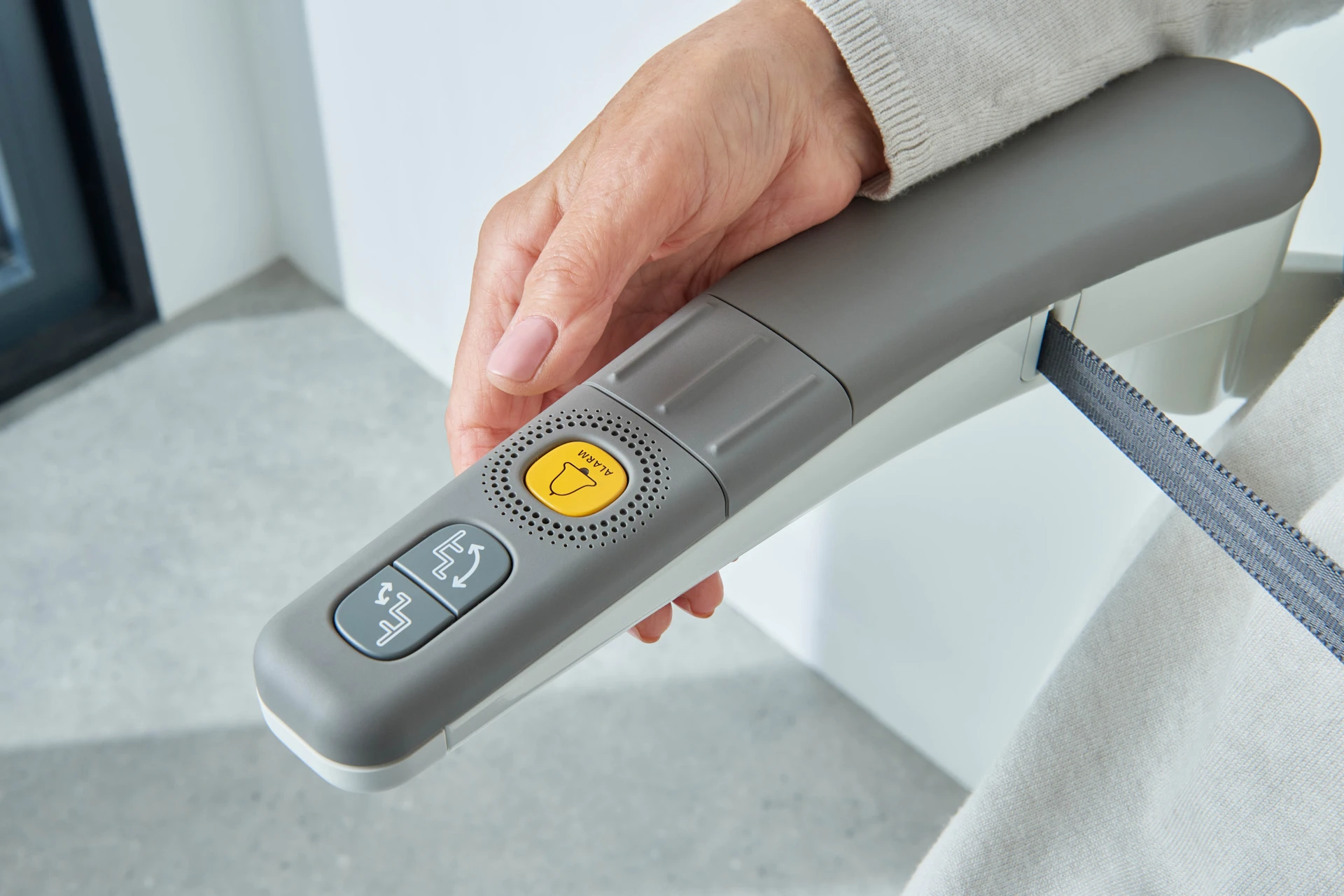 Flow X easy access call device for assistance