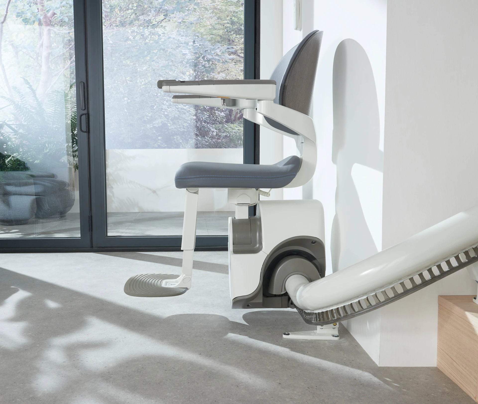 Flow X space saving design - folding chair image 1