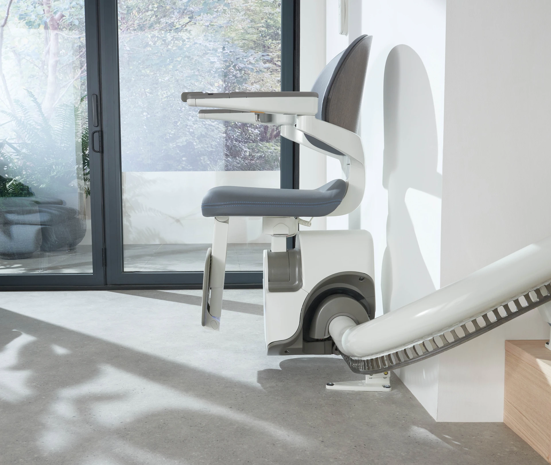 Flow X space saving design - folding chair image 2