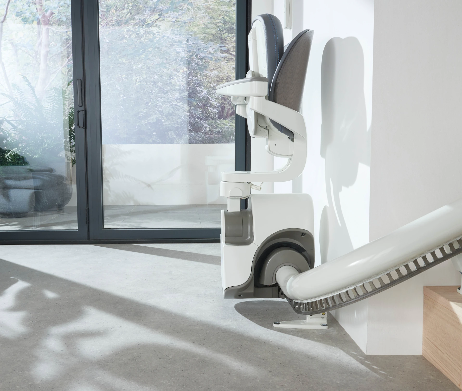 Flow X space saving design - folding chair image 5