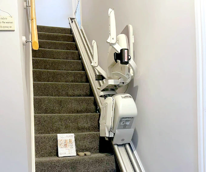 acorn-130-brand-reconditioned-straight-stairlift